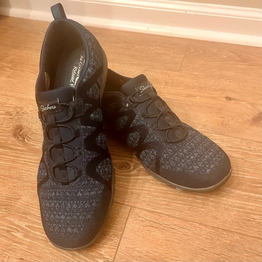 Skechers Breathe Easy Infi-Knity Slip-On Sneaker